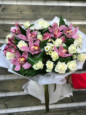 Букет цветов из: Розы и Хризантемы в Понежукай