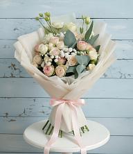 Букет цветов из:  Розы и Лизиантусы в Понежукай