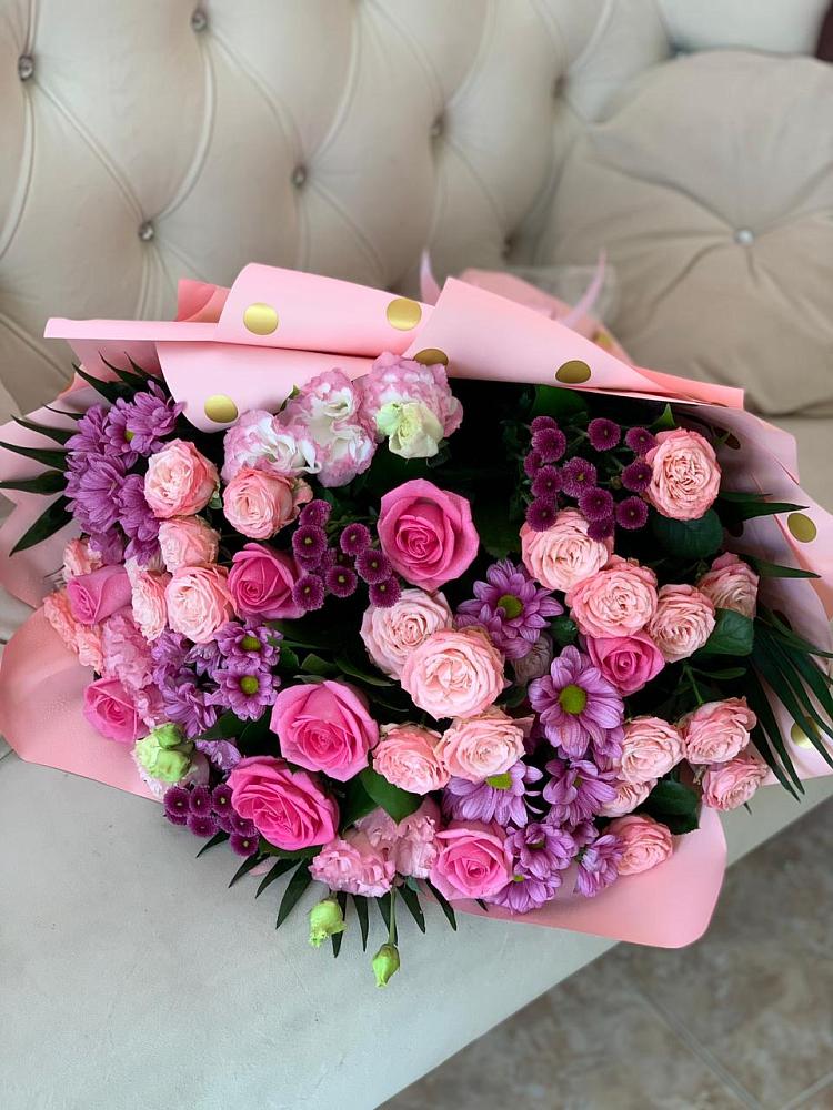 Букет цветов из: Хризантемы, Розы и Лизиантусы в Понежукай