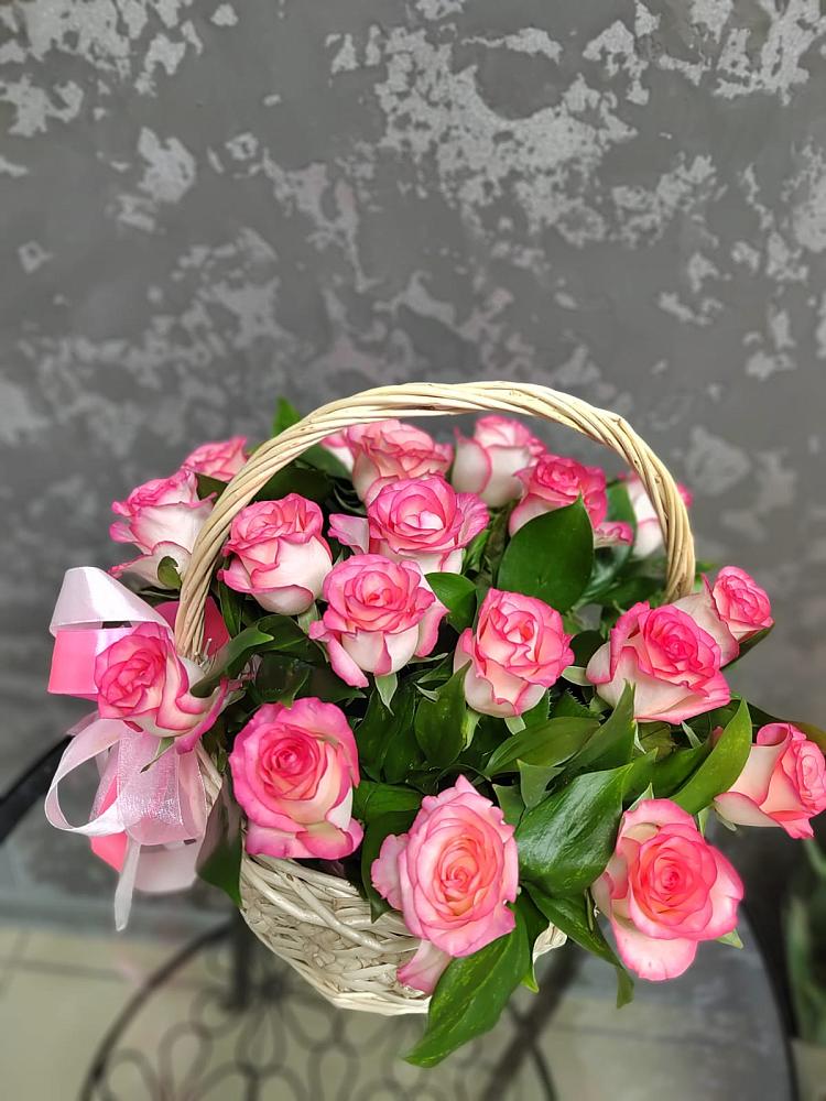 Цветочная композиция из Розы в корзине в Понежукай