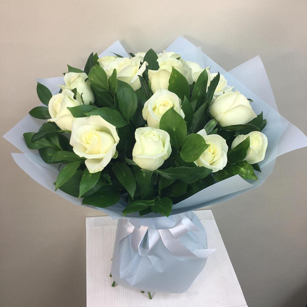 Букет 15 Белых роз Проуд в Понежукай