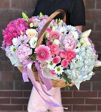Композиция солнечный день в Понежукай Цветочная композиция из Розы, Хризантемы, Пионы и Лизиантусы в корзине в Понежукай