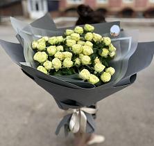 Букет Белые кустовые розы Солинеро в Понежукай