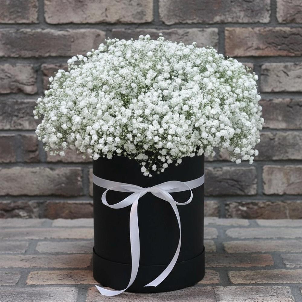 Цветочная композиция из Гипсофила в шляпной коробке в Понежукай