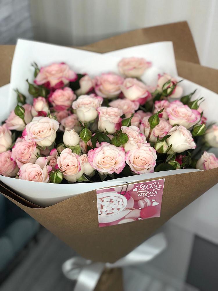 Букет цветов из: Розы в Понежукай