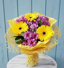 Букет цветов из:  Хризантемы и Герберы в Понежукай