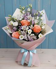 Букет цветов из:  Лизиантусы, Розы, Альстромерии и Гипсофила в Понежукай