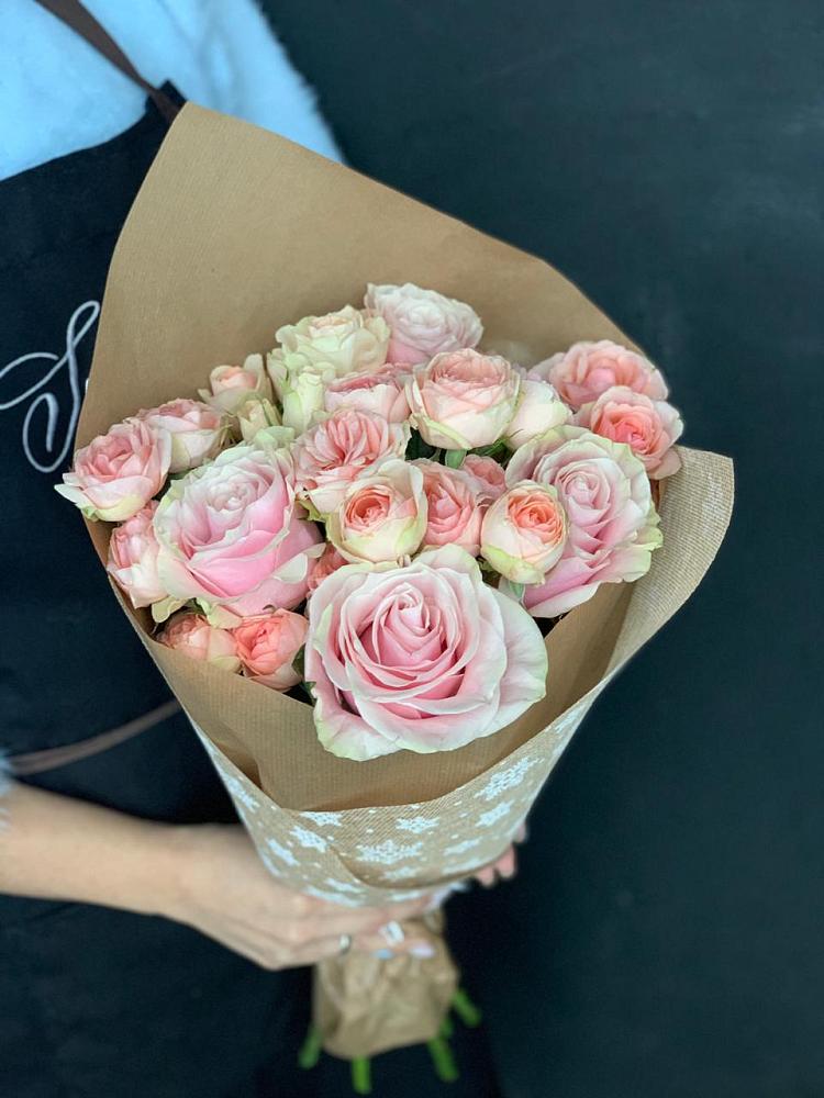 Букет цветов из: Хризантемы и Розы в Понежукай