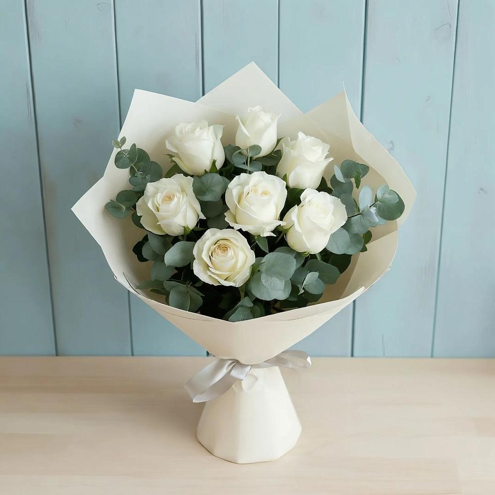 Букет Белые розы в Эвкалипте в Понежукай