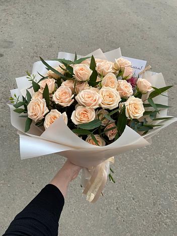Букет Кремовые розы Латте в Понежукай