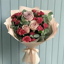 Букет цветов из:  Гвоздики и Розы в Понежукай