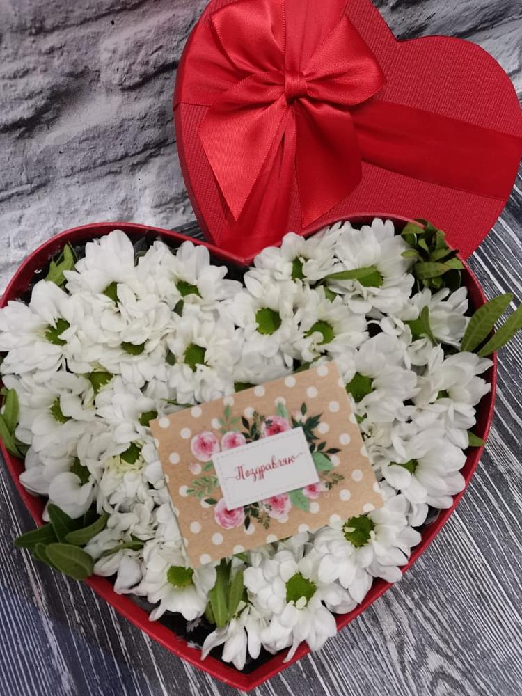 Цветочная композиция из Хризантемы в виде сердца в Понежукай