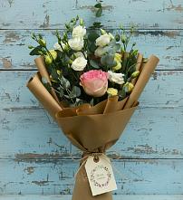 Букет цветов из:  Розы и Лизиантусы в Понежукай