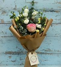 Букет цветов из:  Розы и Лизиантусы в Понежукай